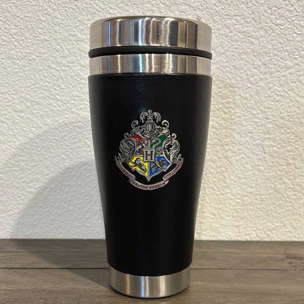 The Wizarding World of Harry Potter Travel Mug with Hogwarts Crest.